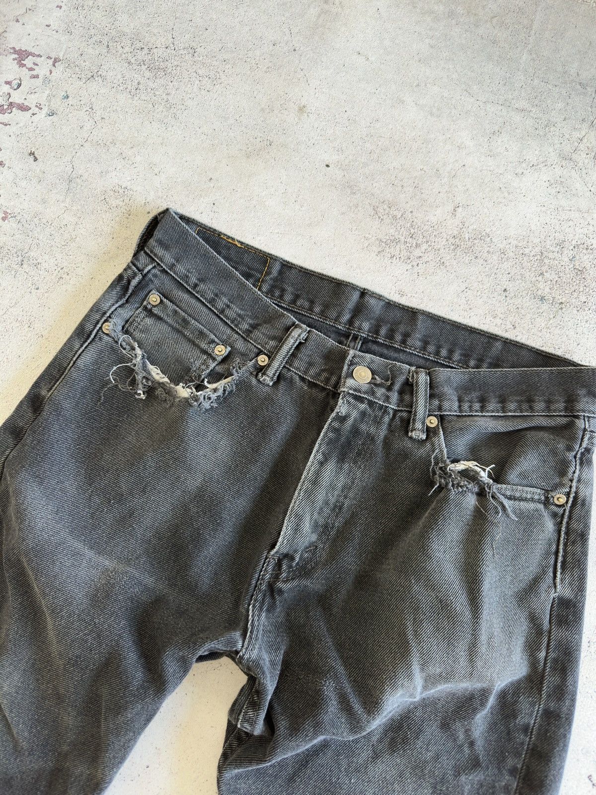 Levi's Vintage Levis 505 Gray Distressed Trash Denim Jeans 33/30 Size US 33 - 8 Thumbnail