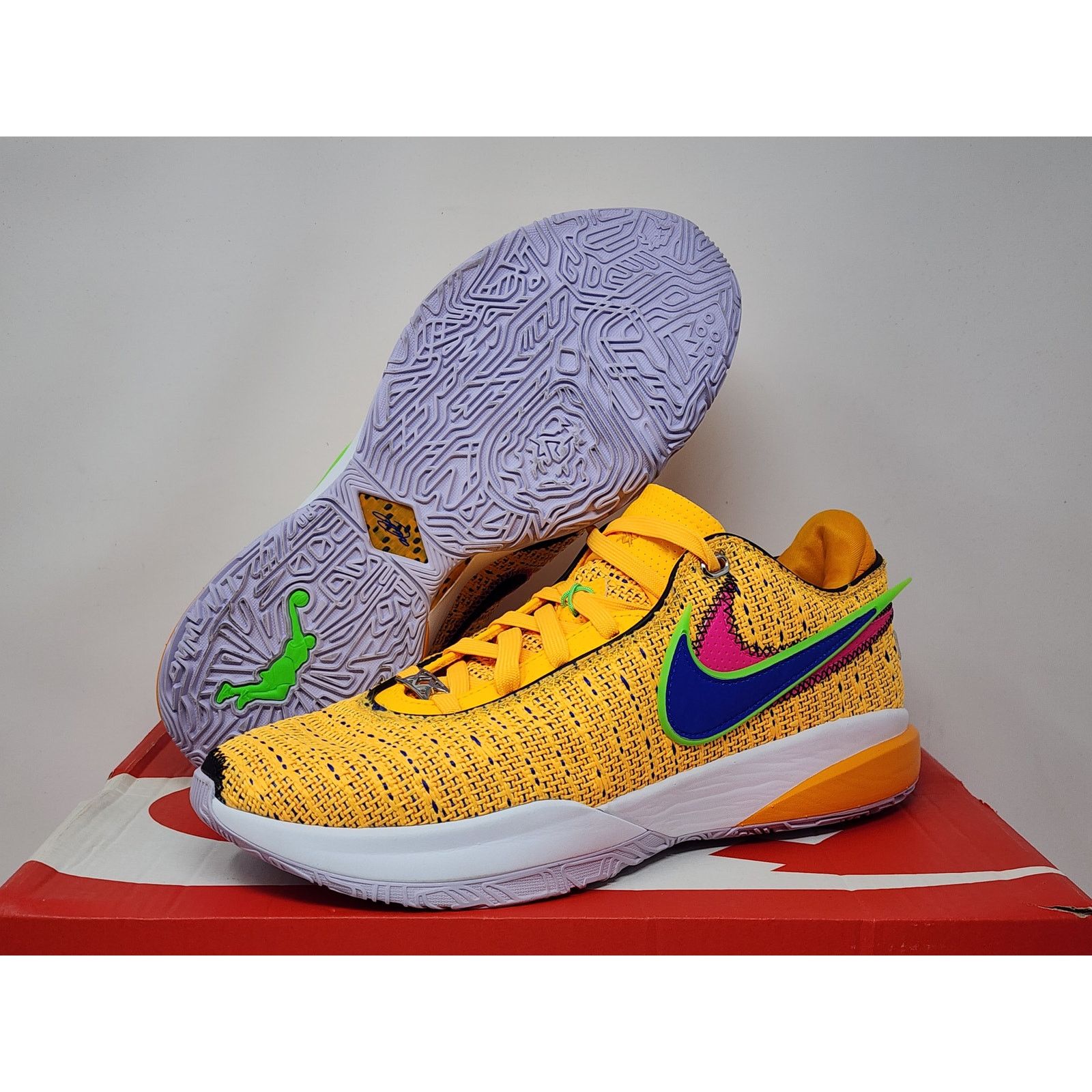 Nike DS Nike LeBron 20 LASER ORANGE DJ5422-801 Size US 8 / EU 41 - 1 Thumbnail