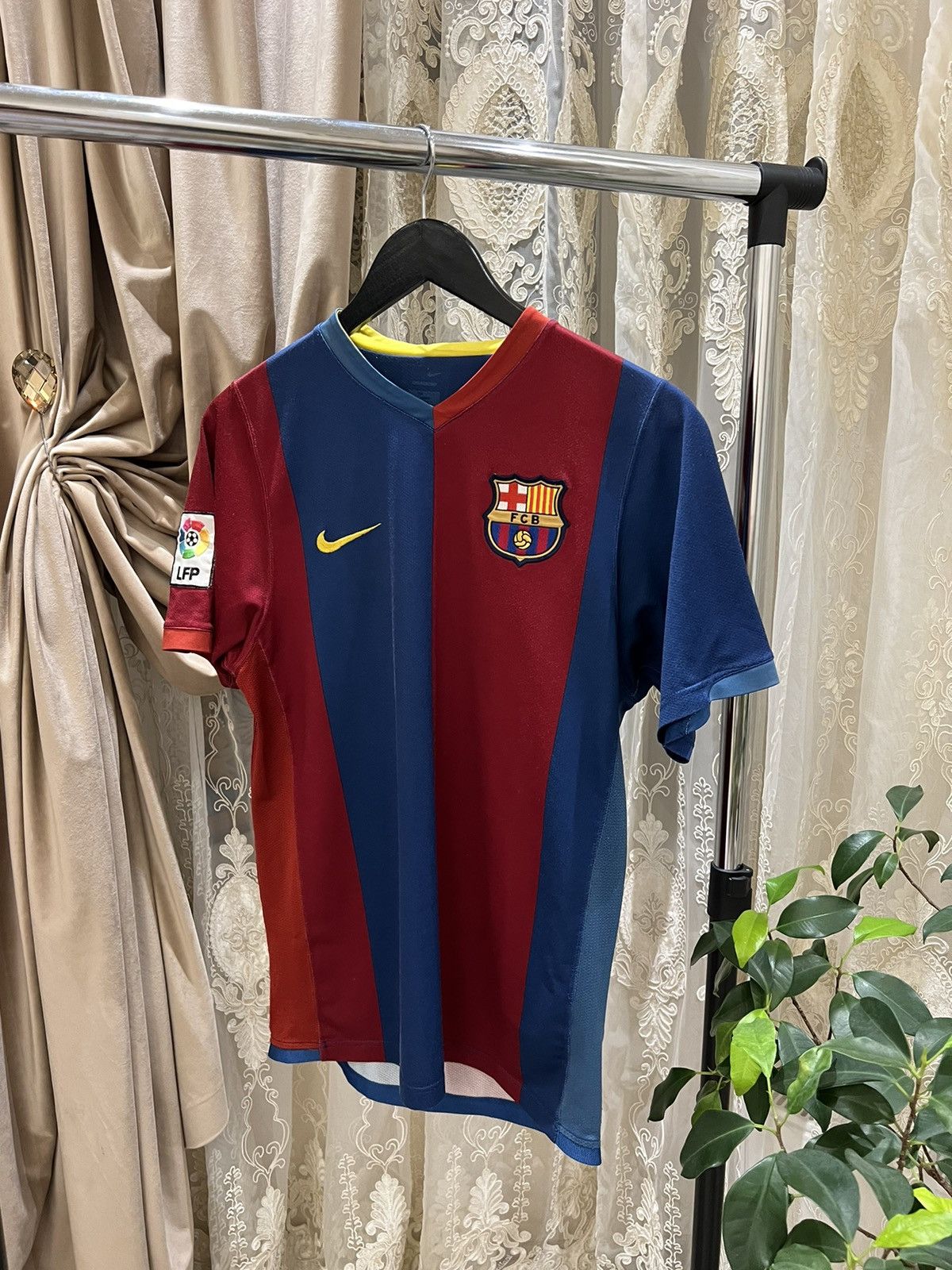 Nike 🔵🔴Nike Barcelona 2006/2007 Home Kit Ronaldinho #10 Jersey Size US M / EU 48-50 / 2 - 3 Thumbnail
