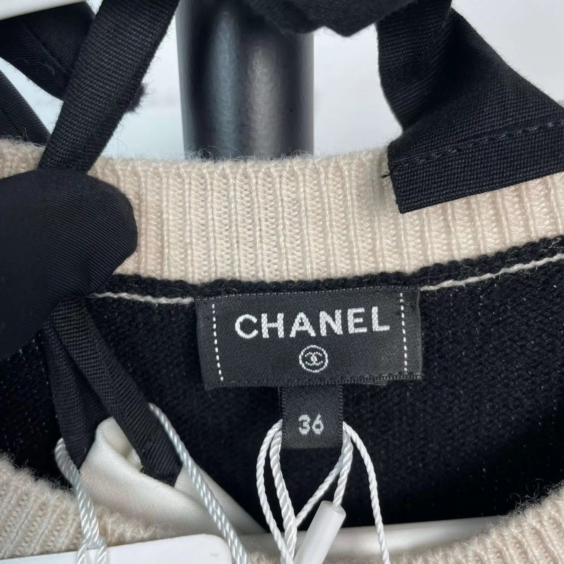 Chanel Chanel 25K Black & White Colorblock Knit Pullover 36 Size XS / US 0-2 / IT 36-38 - 3 Thumbnail