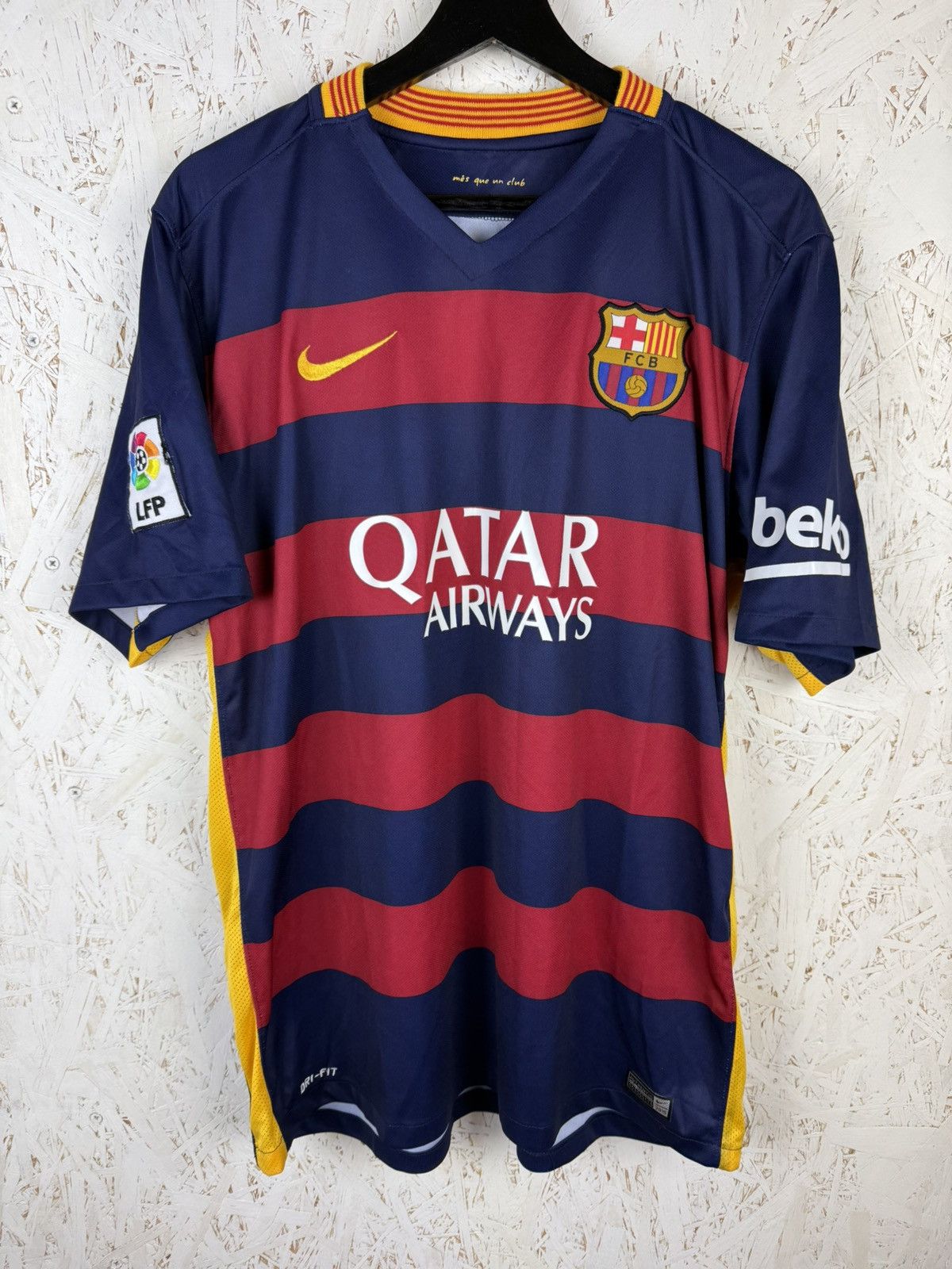 Nike Nike FC Barcelona 2015/16 Home Kit Soccer Jersey Size XL Size US XL / EU 56 / 4 - 1 Thumbnail