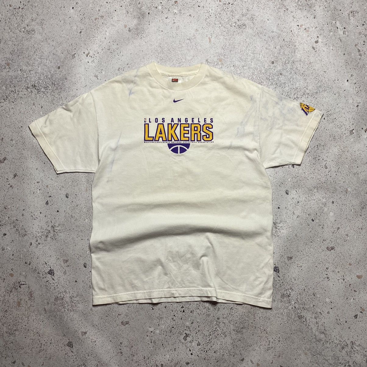 Pre-owned L A Lakers X Nike Vintage 00s Nike Los Angeles Lakers Center Swoosh Y2k Tee In White
