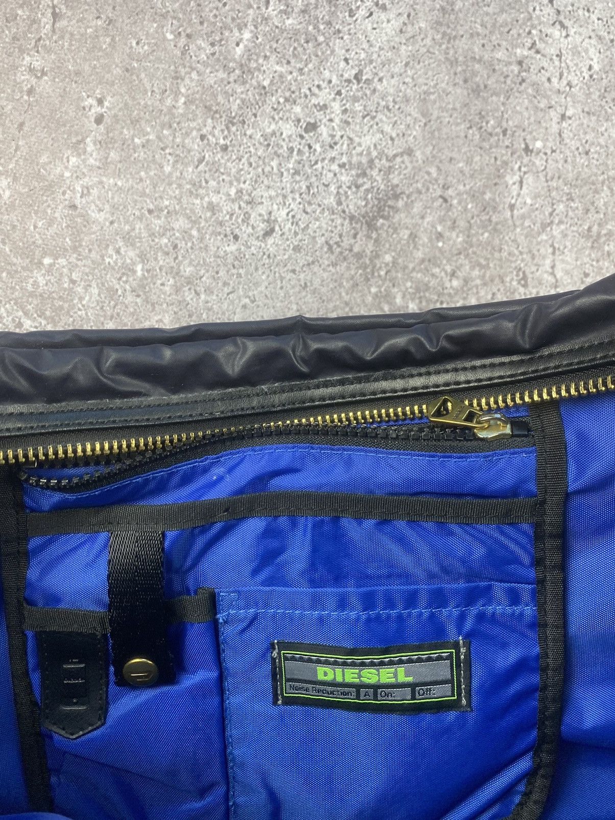 Diesel Vintage Diesel Messenger Shoulders Bag Y2K Leather Big Logo Size ONE SIZE - 10 Thumbnail