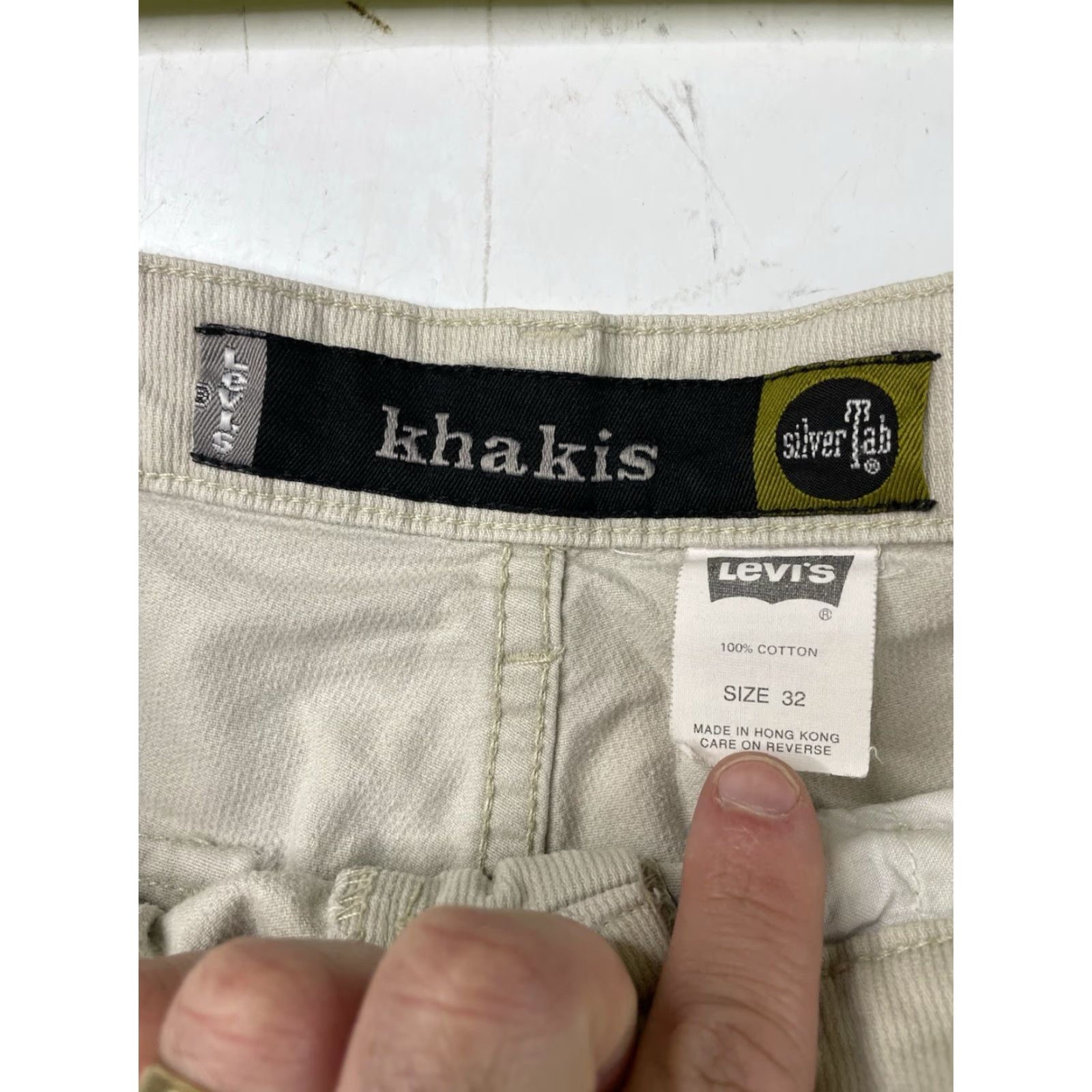 Levi's VINTAGE Levi's Silvertab Shorts Mens 32 Khaki 10" Cargo Pockets Baggy Skater Size US 32 / EU 48 - 3 Thumbnail
