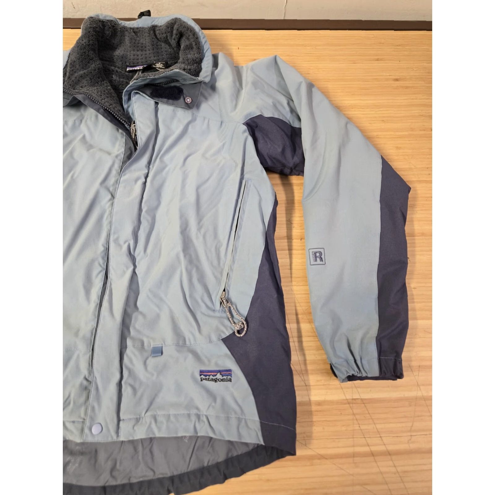 Patagonia VINTAGE Patagonia Jacket Womens Small Blue Gray Hooded Fleece Lined Outdoor Parka Coat Size S / US 4 / IT 40 - 2 Thumbnail