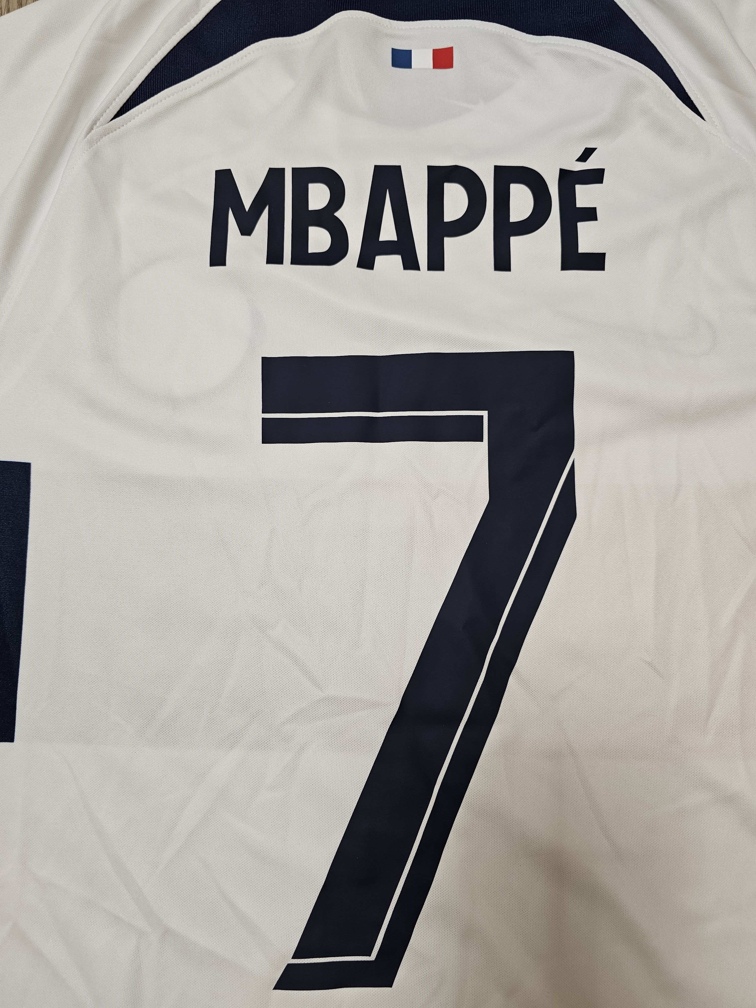 Nike PSG PARIS SAINT-GERMAIN 2024 MBAPPE FOOTBALL SOCCER JERSEY Size US S / EU 44-46 / 1 - 5 Thumbnail