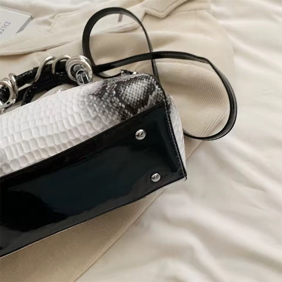 Other Designer PU Leather Crocodile Pattern Shoulder Crossbody Bag Size ONE SIZE - 9 Thumbnail