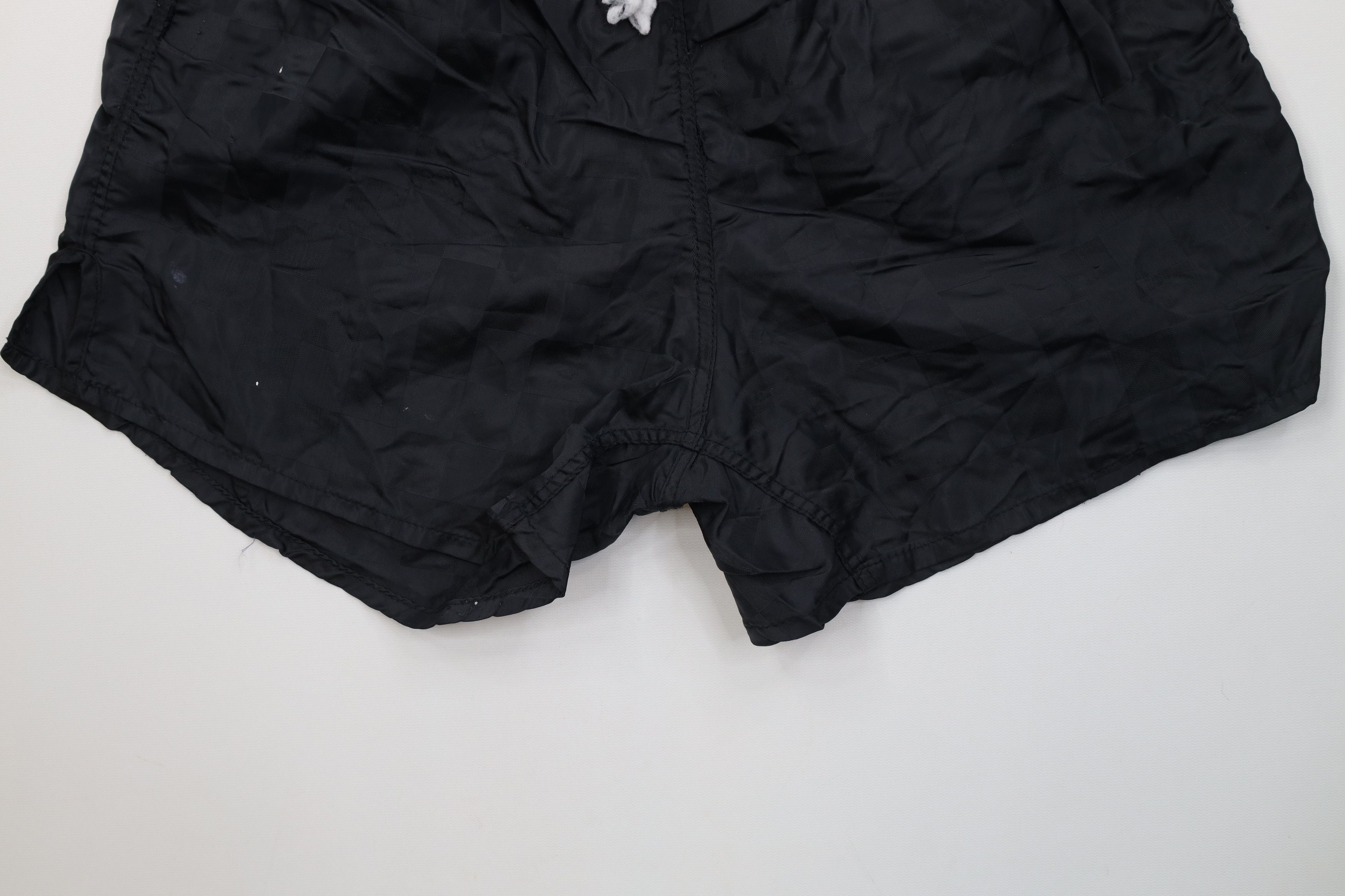 Vintage Vintage 90s Checkered Nylon Running Soccer Shorts Black USA Size US 32 / EU 48 - 4 Thumbnail