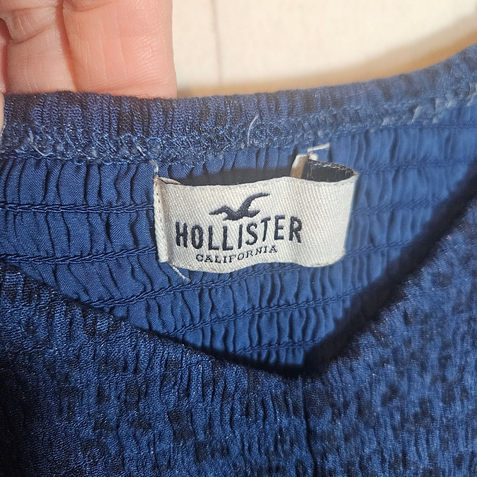 Hollister Hollister Blue Long Sleeve Smocked off the shoulder Crop Top Size L / US 10 / IT 46 - 3 Thumbnail