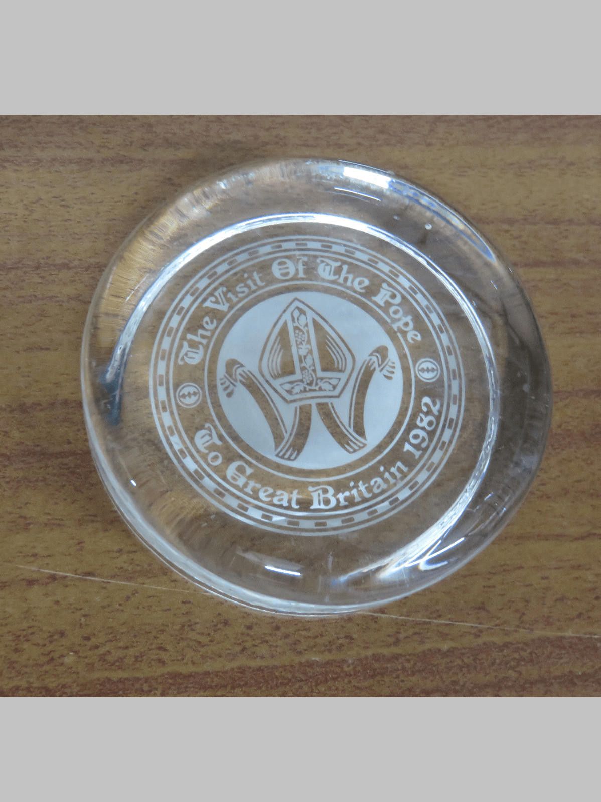 The Unbranded Brand The Visit of the Pope to Great Britain 1982Glass Paperweight Size ONE SIZE - 1 Thumbnail