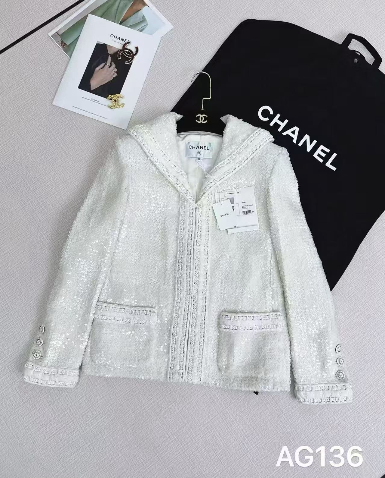 Chanel CHANEL Navy Collar Sequin Jacket Size US M / EU 48-50 / 2 - 1 Thumbnail