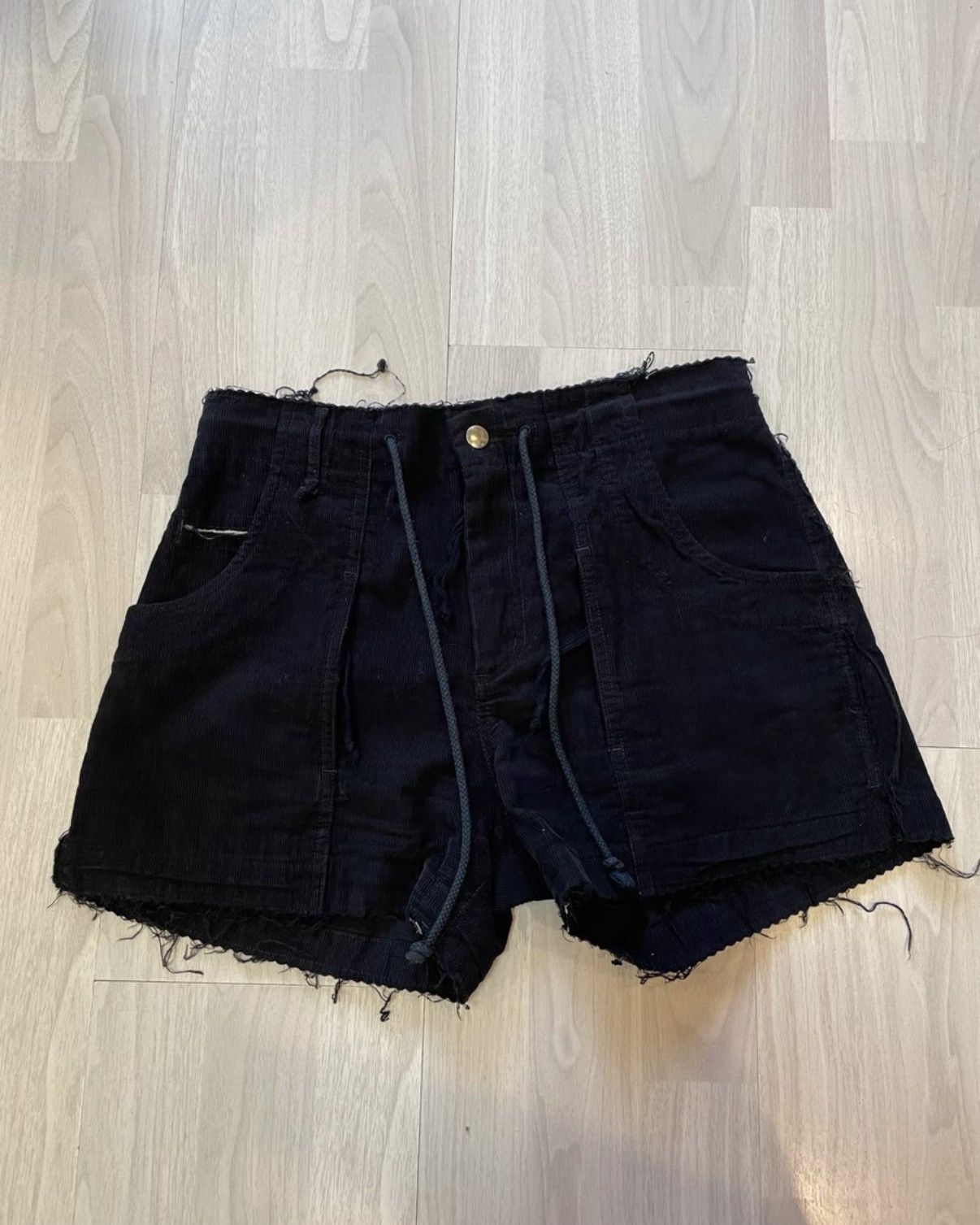 Takahiromiyashita The Soloist. Takahiromiyashita The Soloist Frayed Corduroy Shorts Size US 34 / EU 50 - 1 Thumbnail