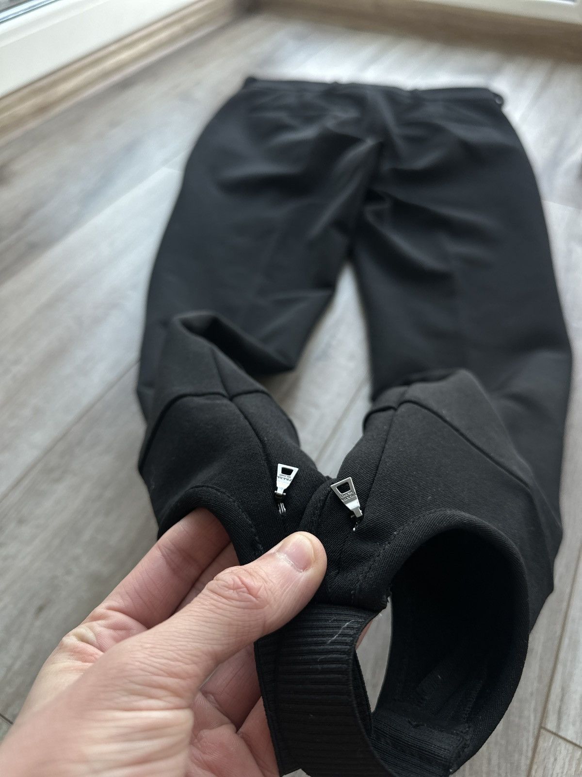 Prada Prada Zippers Soft Trousers Made in Italy Size 27" / US 4 / IT 40 - 6 Thumbnail