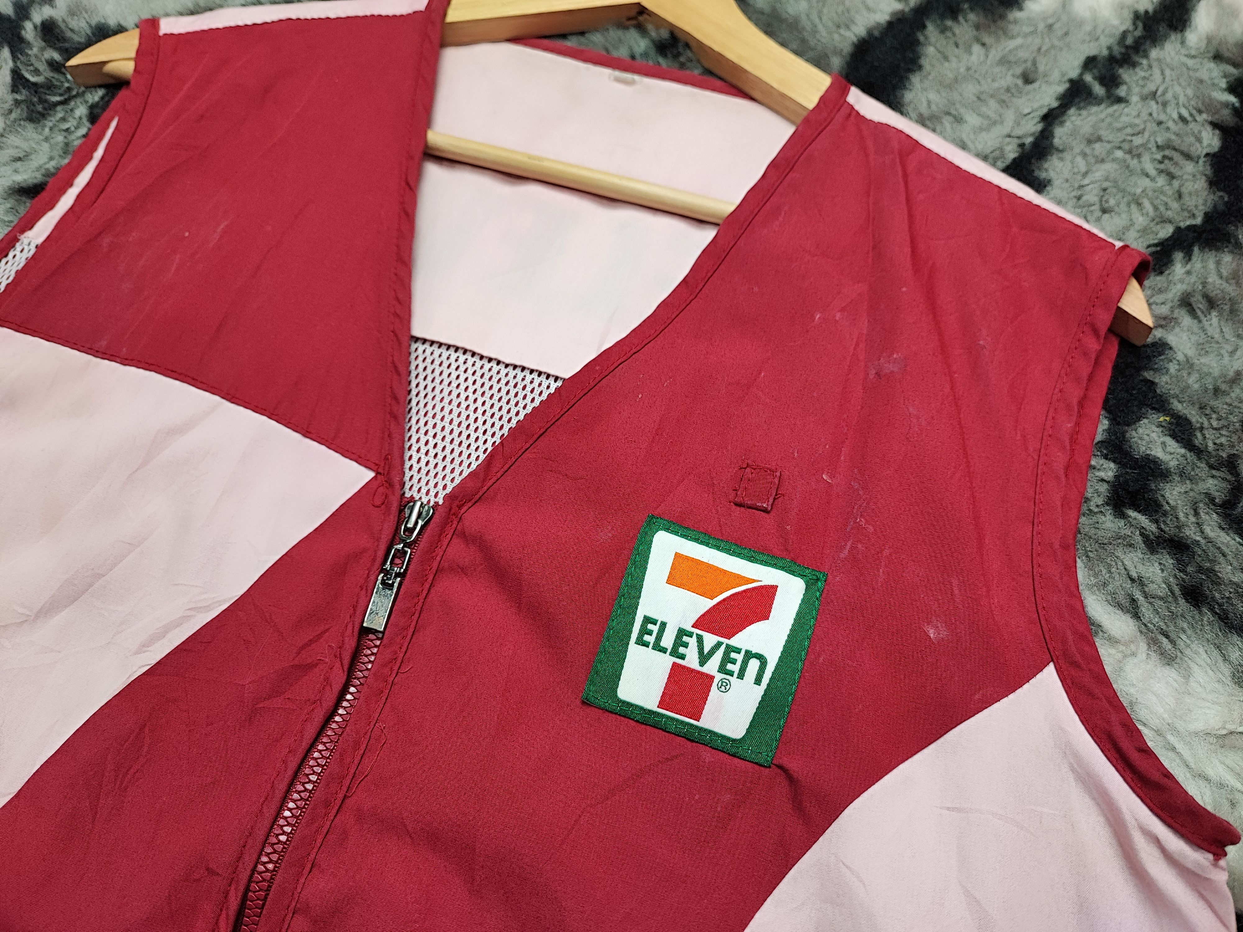 Vintage UNIFORM VINTAGE 7-Eleven EMPLOYEE WORKWEAR RED COLLECTIBLE Size US S / EU 44-46 / 1 - 6 Thumbnail