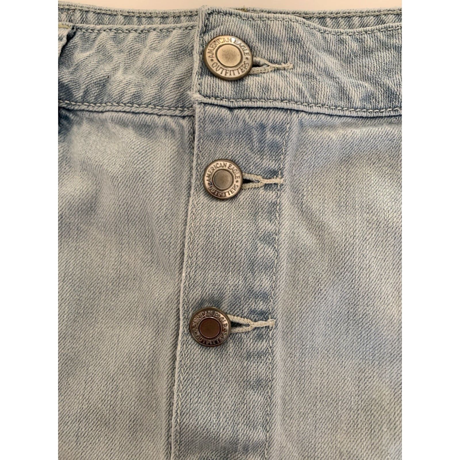 American Eagle Outfitters VINTAGE 6 American Eagle Outfitters Light Wash Button Front Jean Skirt Denim Frayed Hem Size 28" / US 6 / IT 42 - 4 Thumbnail