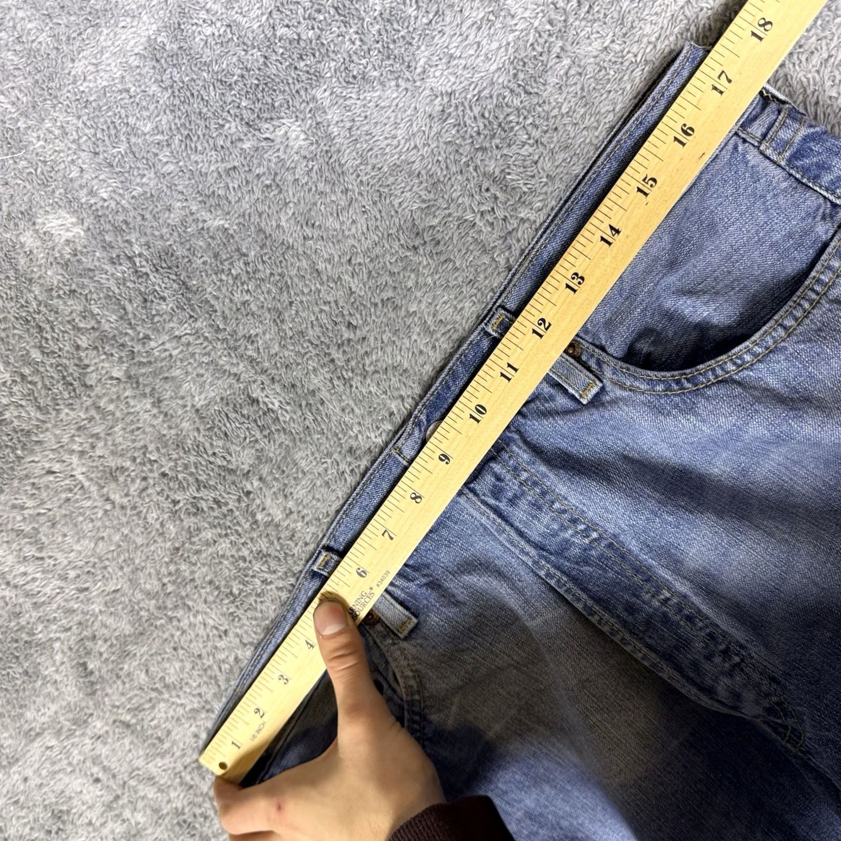 Levi's VINTAGE Levi's 501xx Jeans Mens 34x34 Lightwash Button Fly 90s Grunge Skate Y2K Size US 36 / EU 52 - 7 Thumbnail