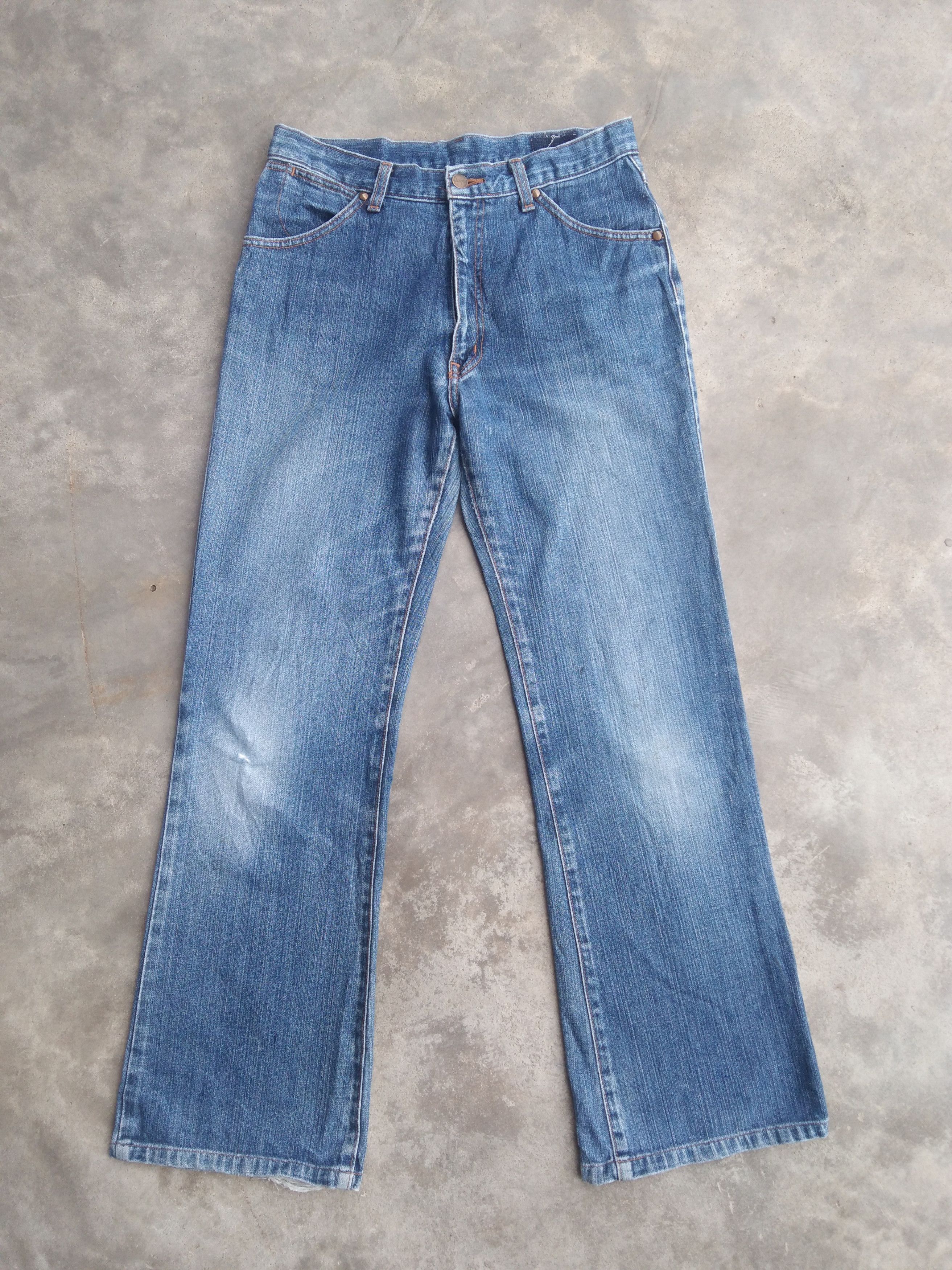 Japanese Brand 90s Vintage Flared Wrangler Boot Cut Jeans 30x30 Size US 30 / EU 46 - 1 Thumbnail
