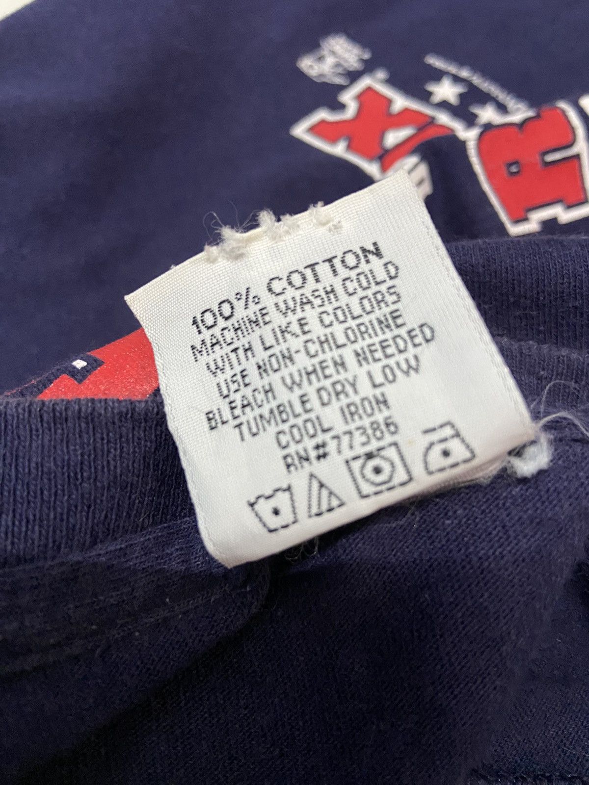 MLB VINTAGE BOSTON RED SOX 2004 WORLD CHAMPIONS TEE SHIRT Size US XL / EU 56 / 4 - 8 Thumbnail