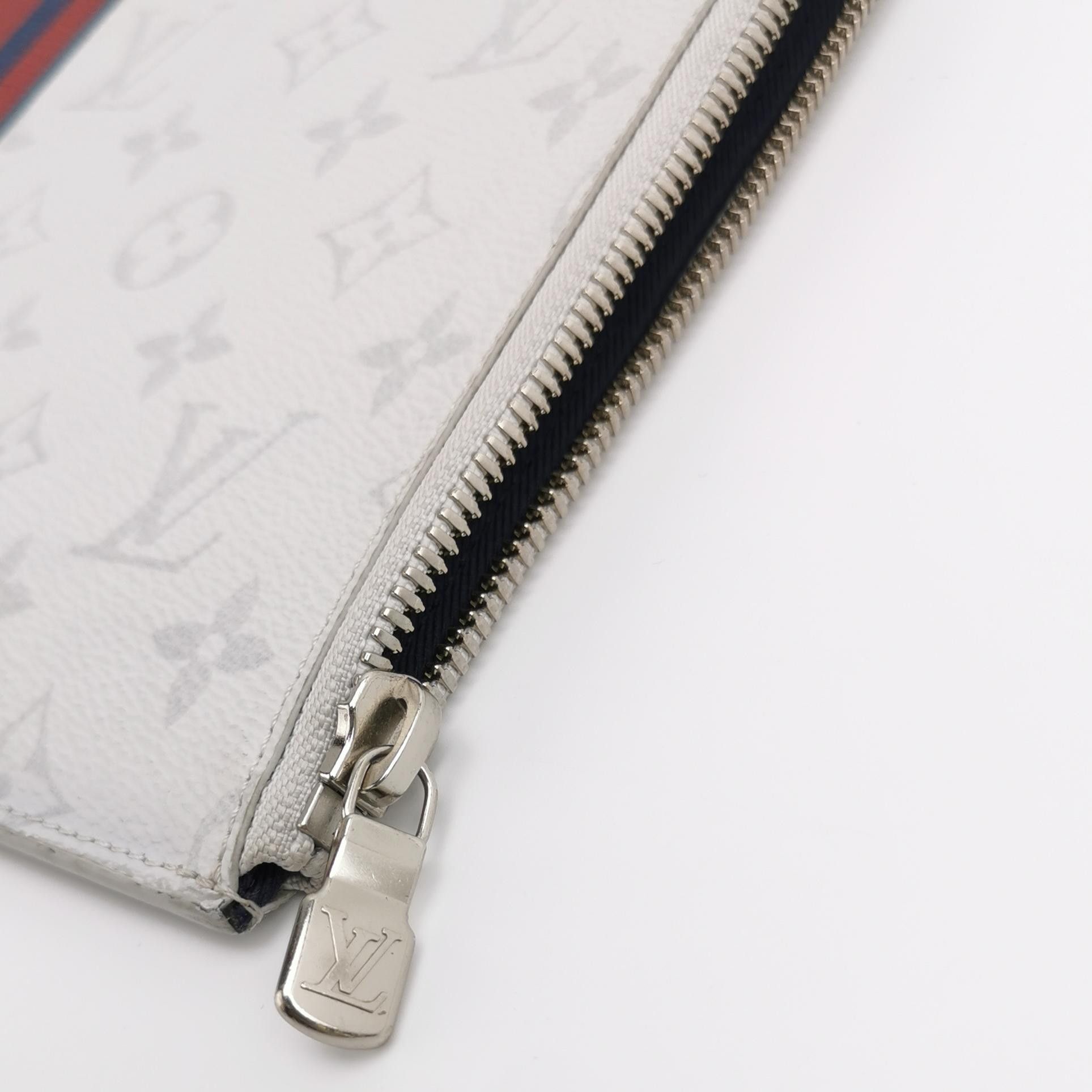 Louis Vuitton Louis Vuitton (LV) Monogram Print Clutch -y2506 Size ONE SIZE - 5 Thumbnail