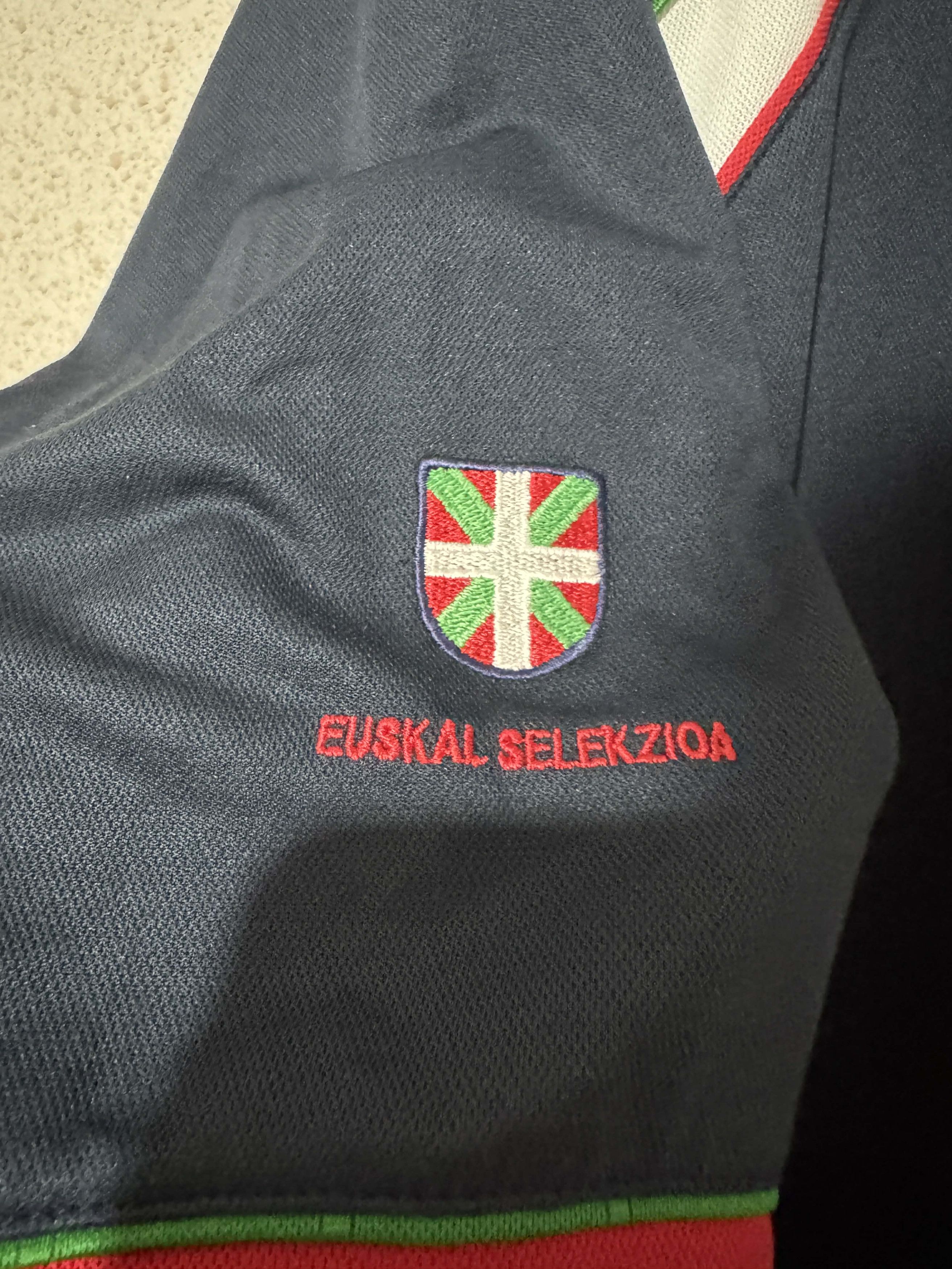 Vintage Euskadi Bascos 1998/00 Vintage Training shirt Astore Size US XL / EU 56 / 4 - 5 Thumbnail