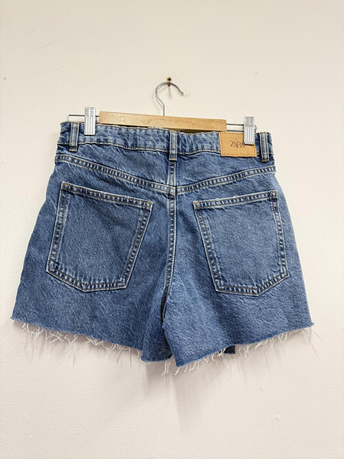 Zara Zara Denim Mini Skirt with Front Pocket Detail Size 24" / US 00 / IT 34 - 4 Thumbnail