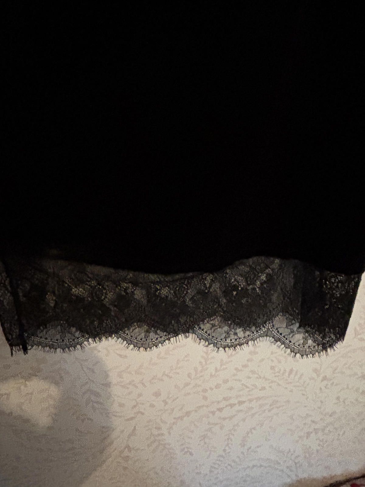 Other NWT Kimchi Blue Black Sleeveless Velvet Top with Lace Hem Size S / US 4 / IT 40 - 3 Thumbnail