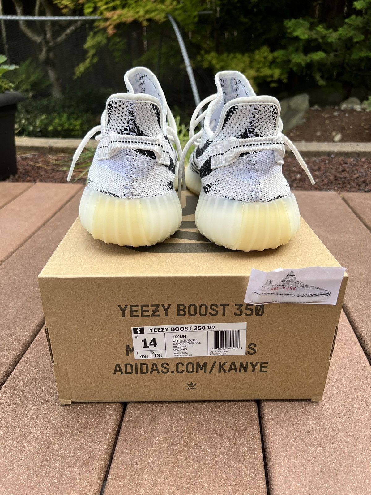 Adidas Yeezy 350 v2 zebra worn once Size US 14 / EU 47 - 7 Thumbnail
