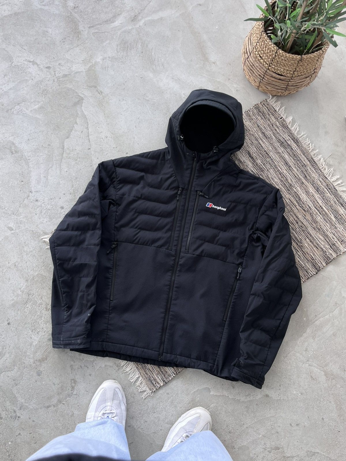 Berghaus Berghaus Black Jacket Fleece Outdoor Gorpcore Waterproof Y2K Size US L / EU 52-54 / 3 - 1 Thumbnail