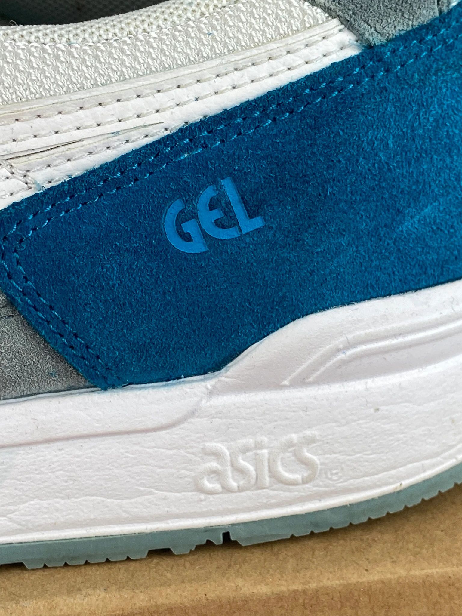 Asics Asics sneakers white blue gel retro running Size US 9 / EU 42 - 3 Thumbnail