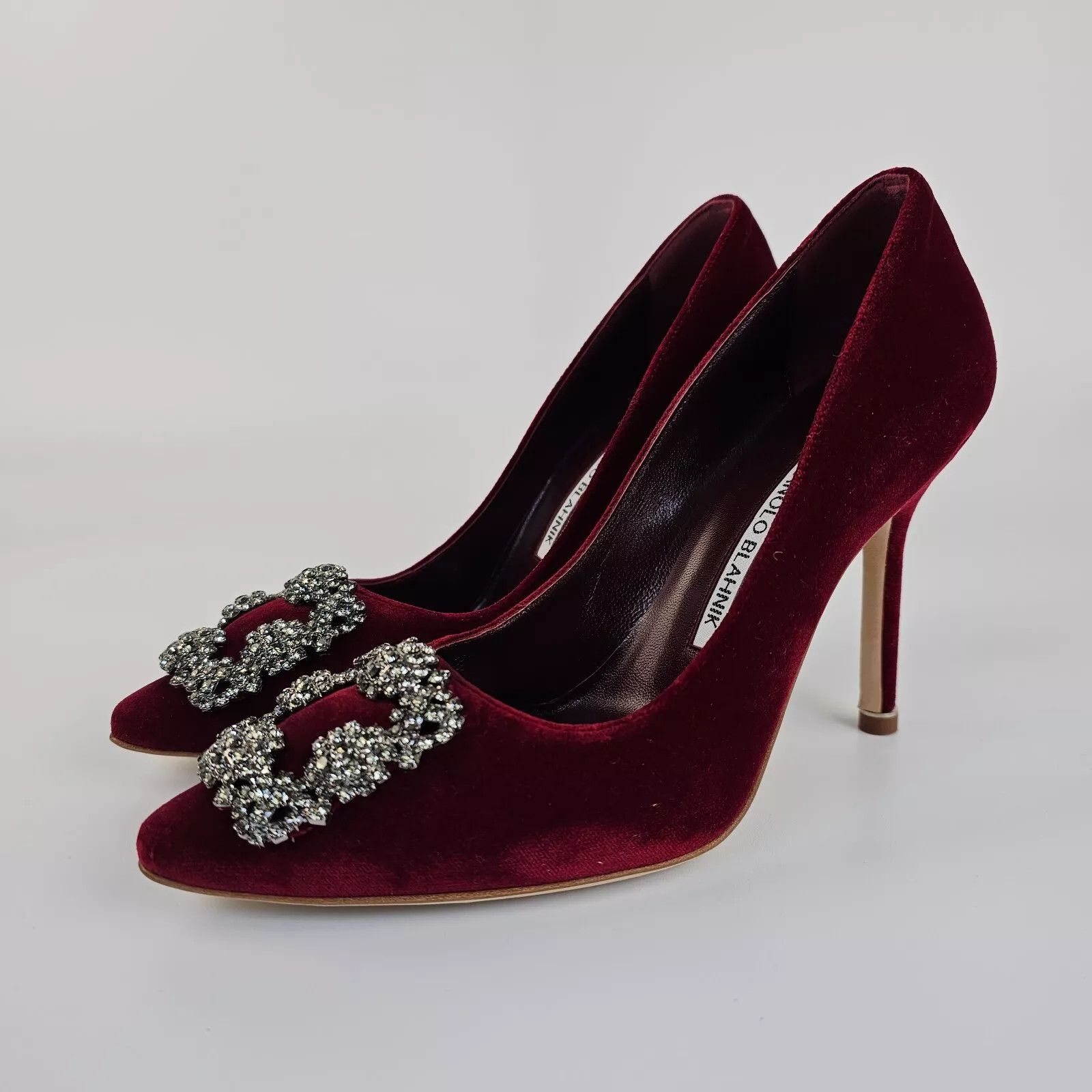 Manolo Blahnik Hangisi Dark Red Velvet 105mm Pumps New