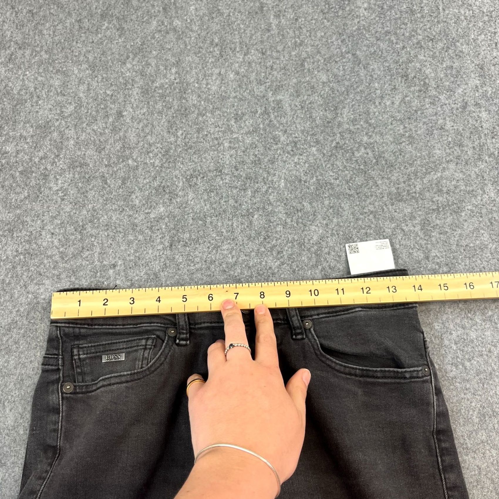 Hugo Boss HUGO BOSS Jeans Slim Delaware 28/30 Dark Wash Grey Stretch Denim Men Jeans Slim 5-Pocket Logo Waist 28in Inside Leg 30in Size US 28 / EU 44 - 6 Thumbnail