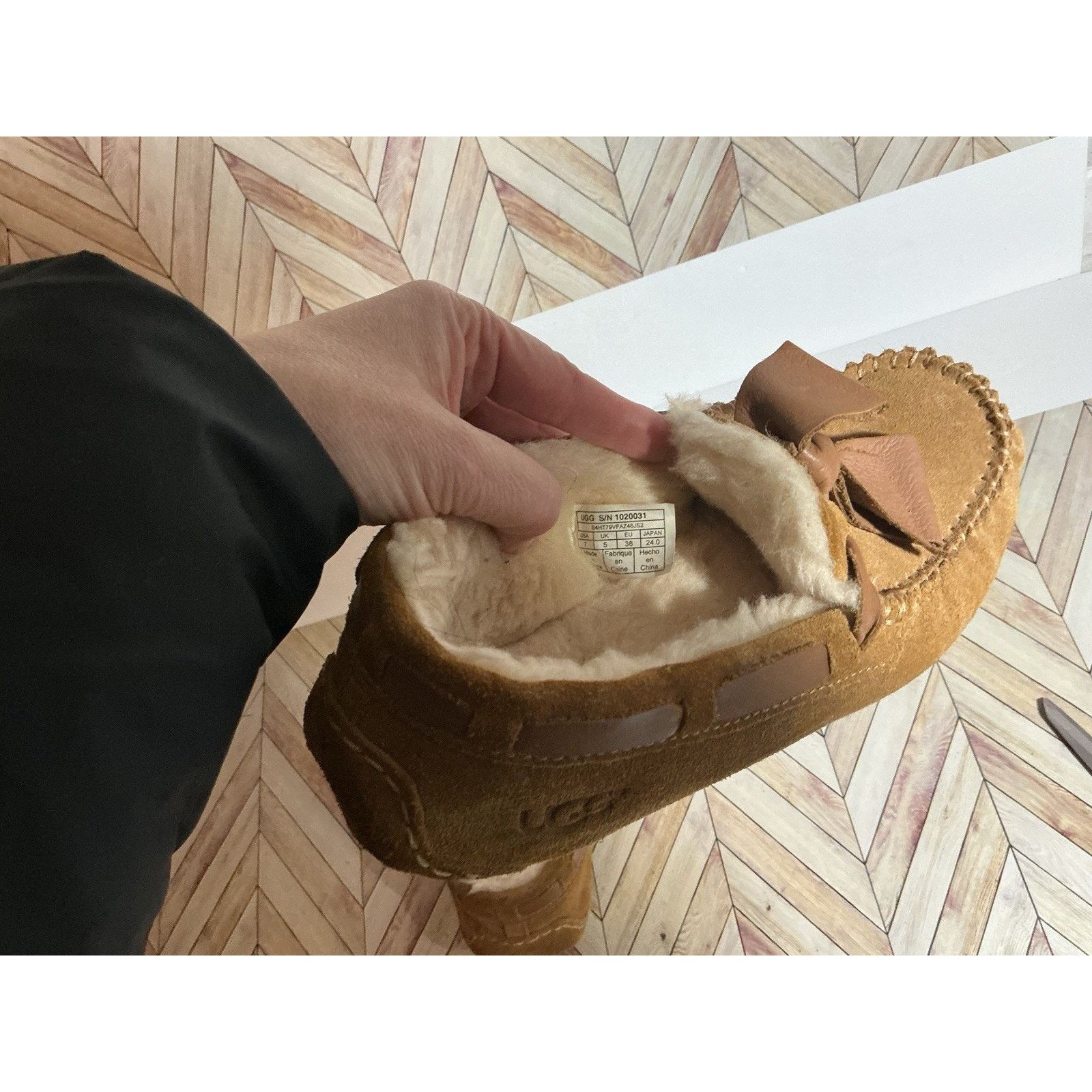 Ugg UGG Dakota Leather Bow Women Slipper Suede Chestnut US 7 Size US 7 / IT 37 - 3 Thumbnail