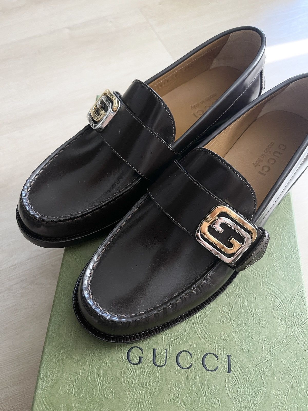 Gucci STEAL! Gucci Logo Plague Leather Loafers Size US 7 / EU 40 - 2 Thumbnail