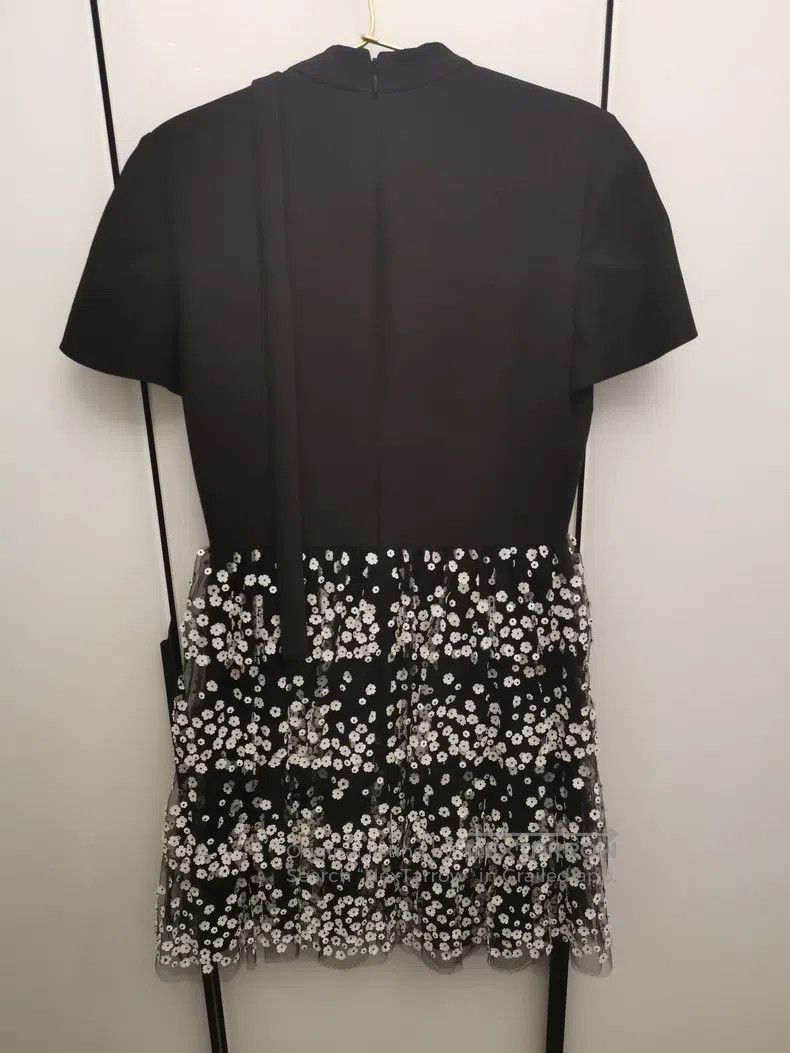 Valentino Valentino Short-sleeved dress Size M / US 6-8 / IT 42-44 - 2 Thumbnail