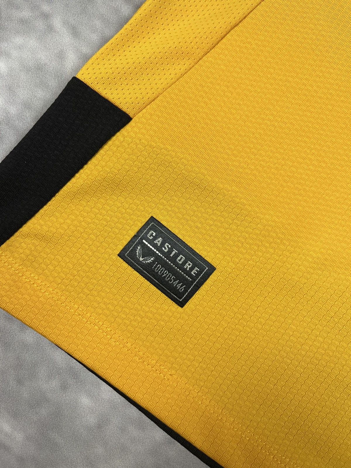 Castore Castore Wolves Pro Training Longsleeve Yellow M (2022-2023) Size US M / EU 48-50 / 2 - 10 Thumbnail