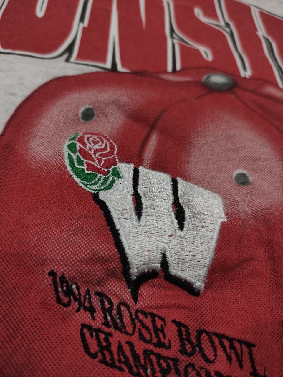 Vintage Vintage " Wisconsin Badgers - 1994 Rose Bowl Champion" Size US XL / EU 56 / 4 - 6 Thumbnail