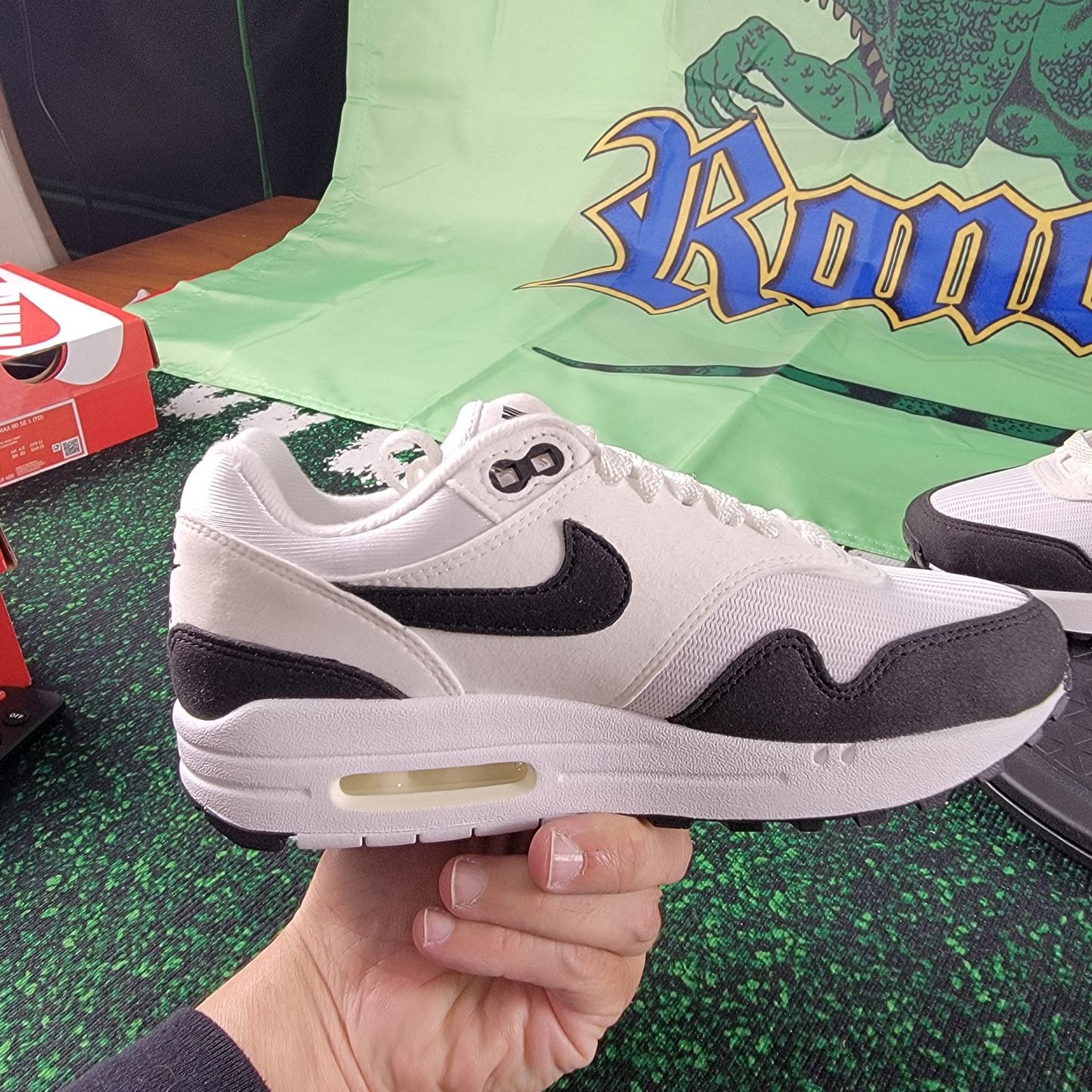 Nike WMNS NIKE AIR MAX 1 WHITE-BLACK-SUMMIT WHITE SZ 5 DZ2628-102 Size US 5 / IT 35 - 4 Thumbnail