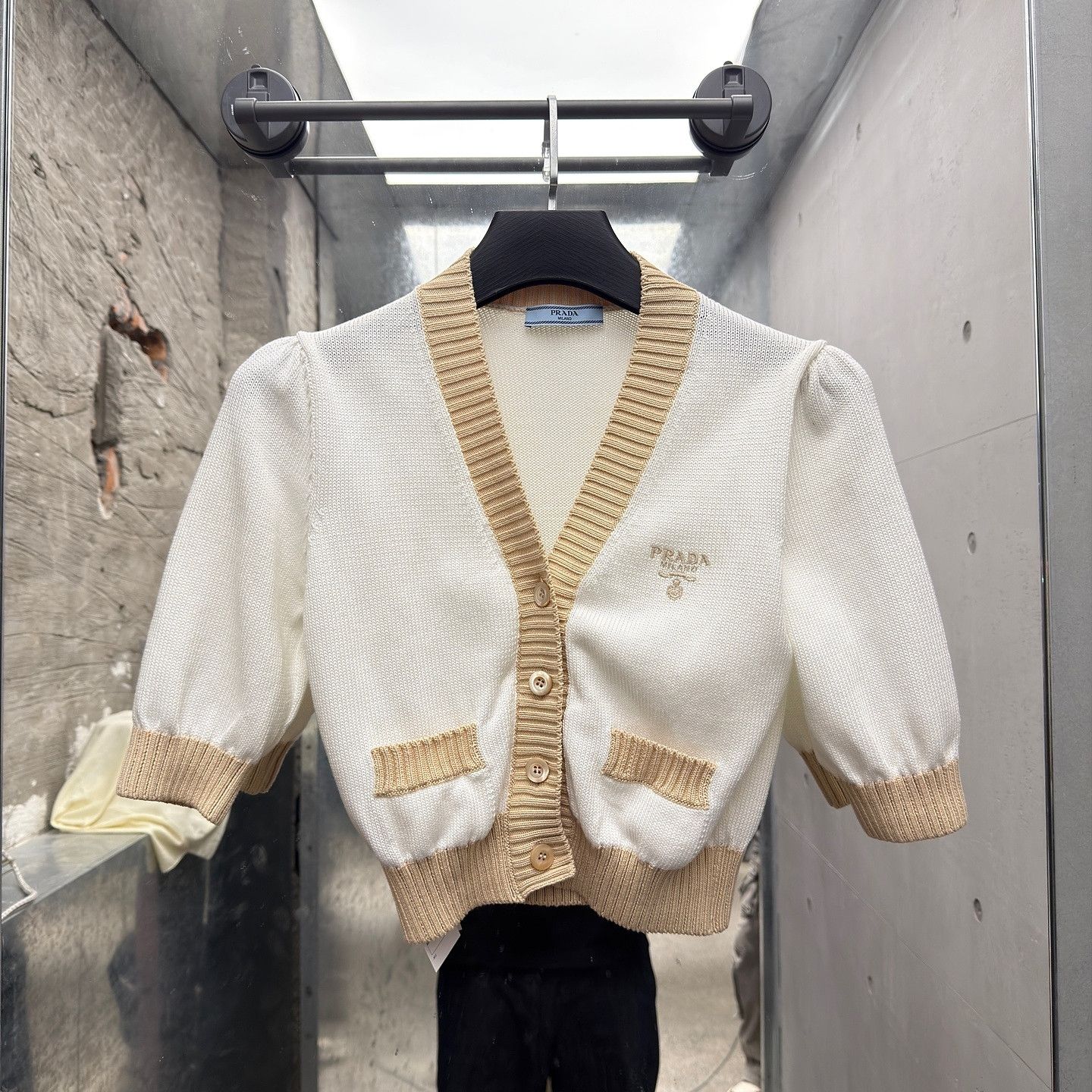 Prada Prada Logo Knit Cardigan Size 38 Size XS / US 0-2 / IT 36-38 - 1 Thumbnail