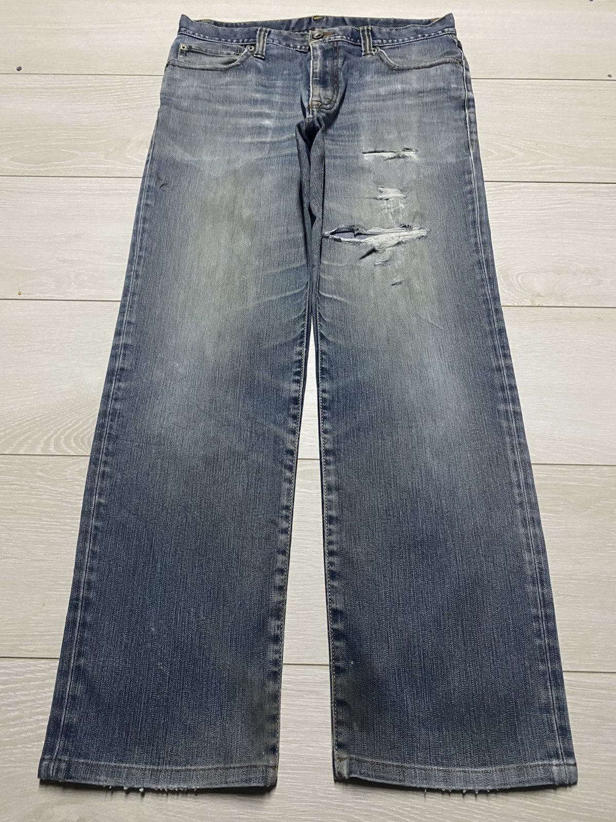 Japanese Brand Vintage Japanese Brand Blue Faded Wash Distressed Loose Jean Size US 32 / EU 48 - 1 Thumbnail