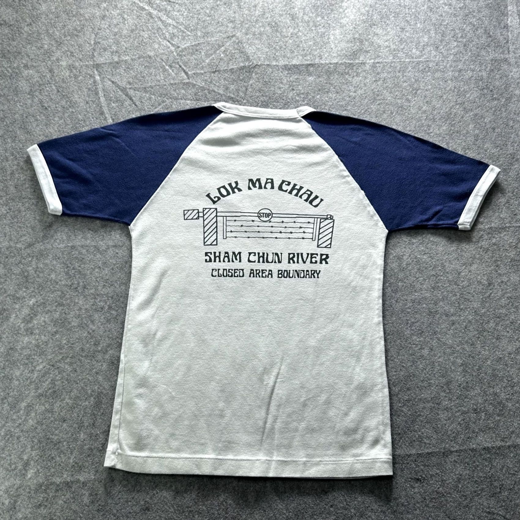 Vintage VINTAGE Lok Ma Chau Sham Chun River Hong Kong Shirt Mens Medium White Raglan Size US M / EU 48-50 / 2 - 7 Thumbnail
