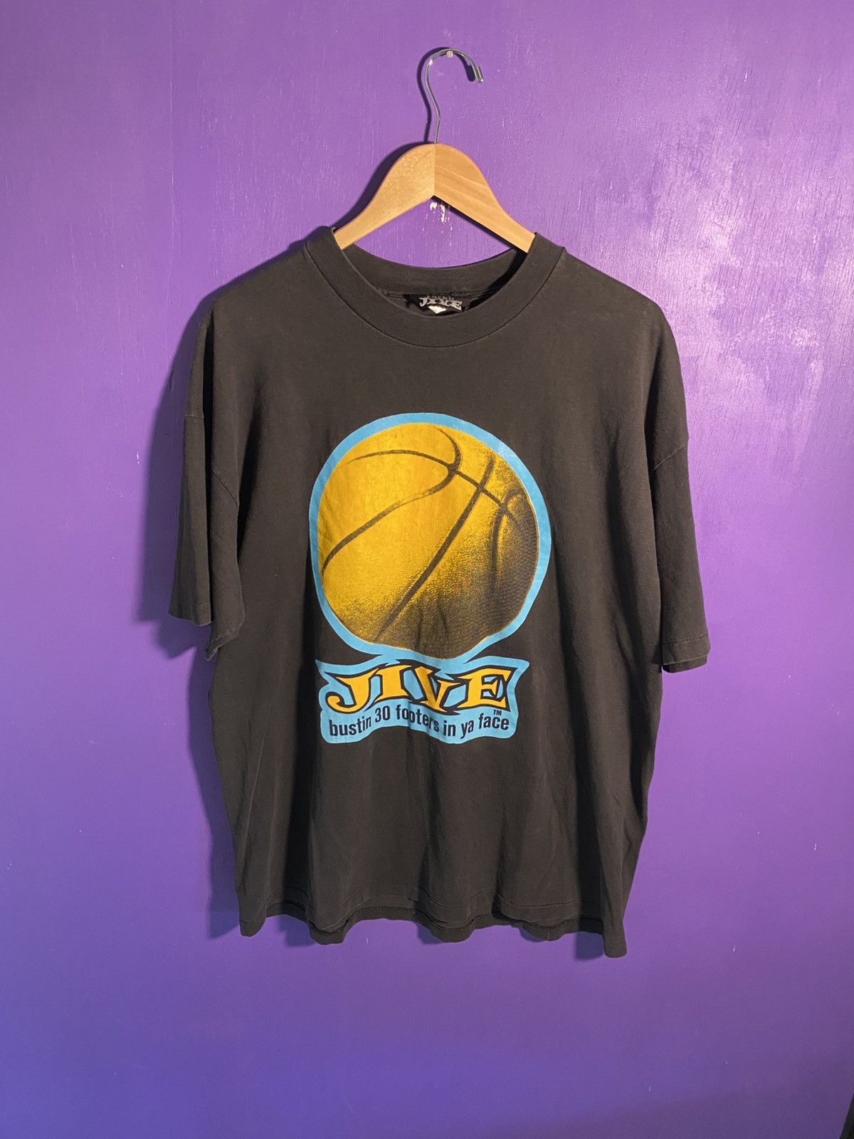 Freshjive Vintage 90s Freshjive basketball faded t-shirt Size US XL / EU 56 / 4 - 1 Thumbnail