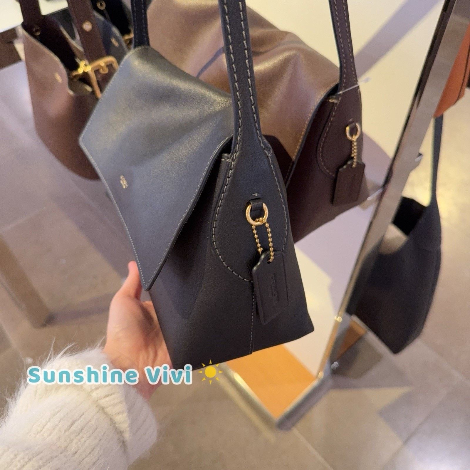 Coach NWT Coach Chelsea Shoulder Bag 30 Black grain Leather Cds58 Size ONE SIZE - 8 Thumbnail