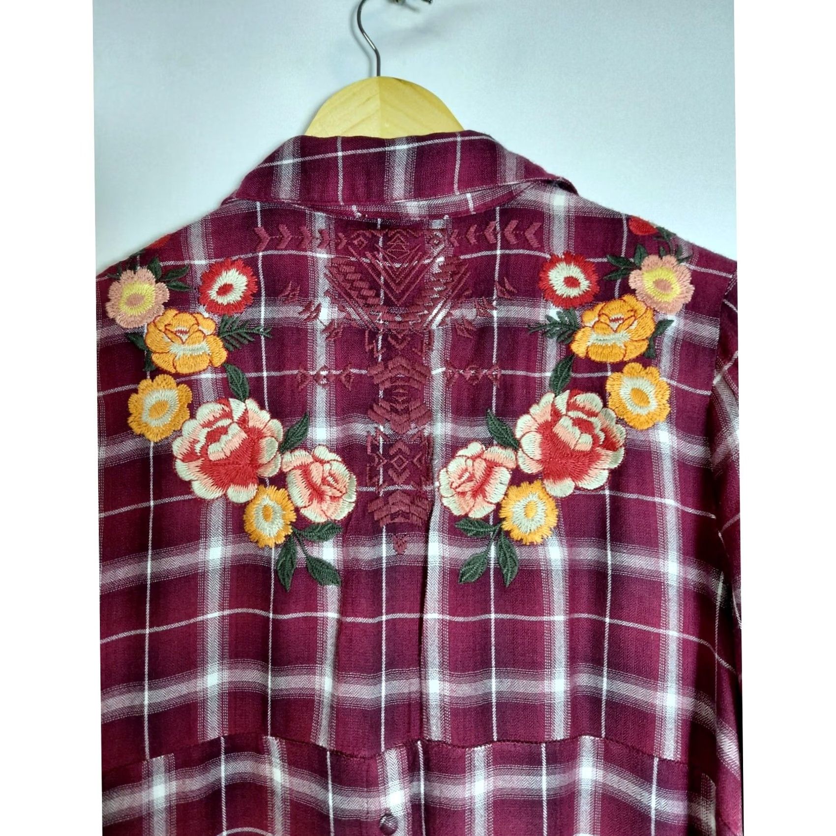 Vintage Andrée by Unit Shirt Red Plaid Embroidered Woven Long Sleeve Women Size M Size M / US 6-8 / IT 42-44 - 4 Thumbnail
