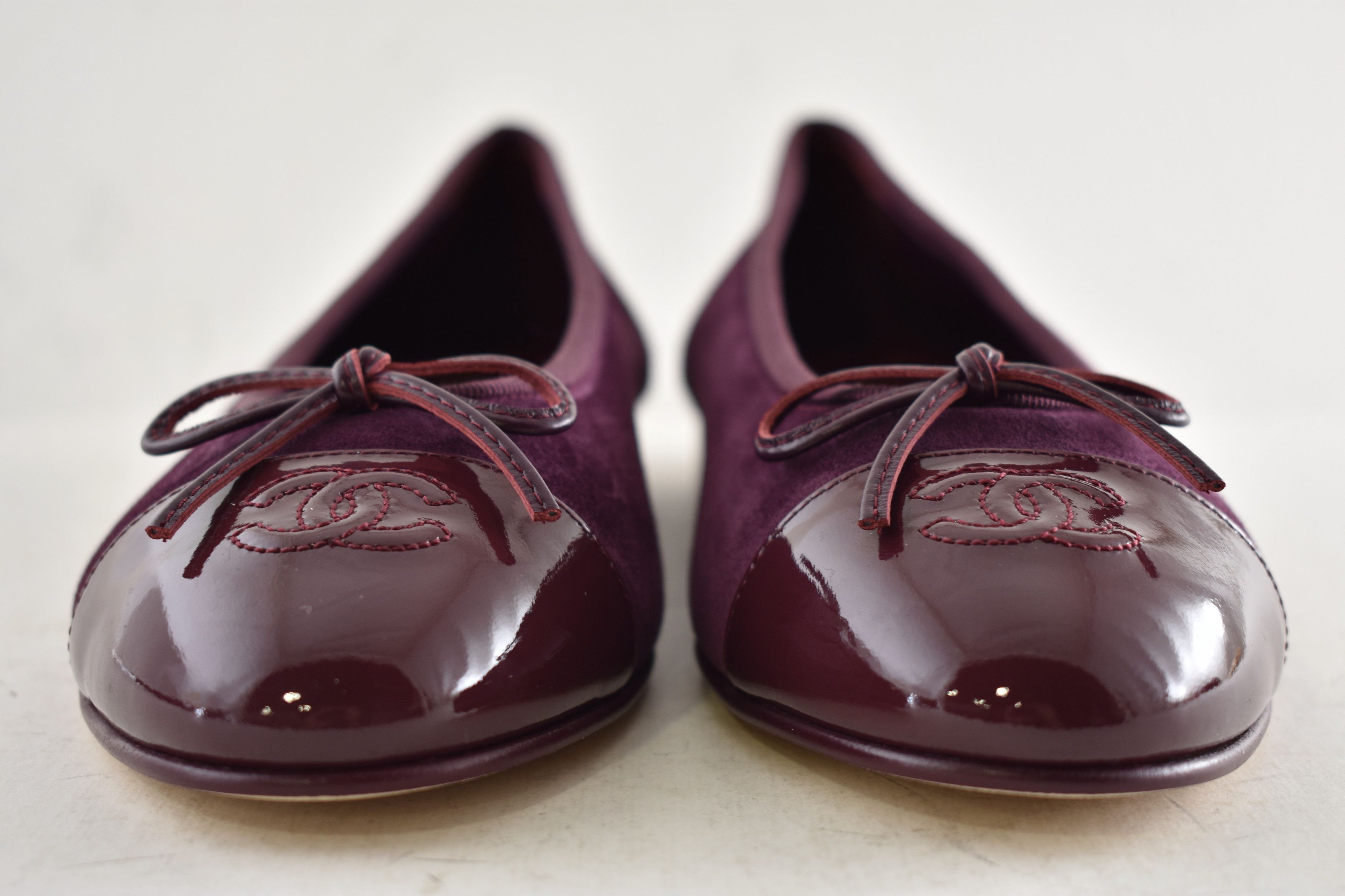 Chanel 26A Burgundy Purple Suede CC Logo Ballet Ballerina Flat 41 Size US 11 / IT 41 - 13 Thumbnail