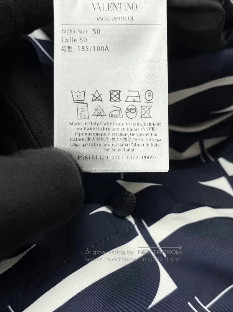 Valentino Valentino Full print of the logo jacket Size US M / EU 48-50 / 2 - 4 Thumbnail