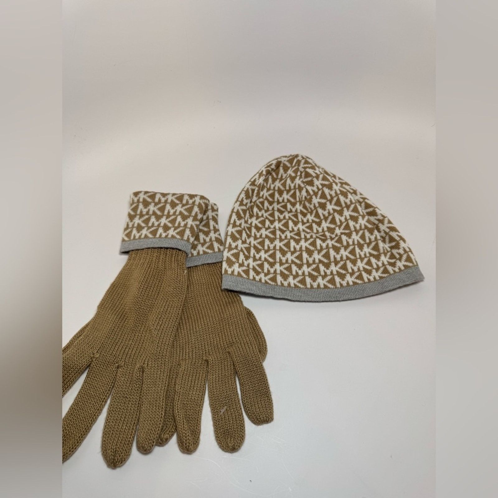 Michael Kors Michael Kors Matching Hat & Gloves Set Brown Gold White Logo Size ONE SIZE - 1 Thumbnail