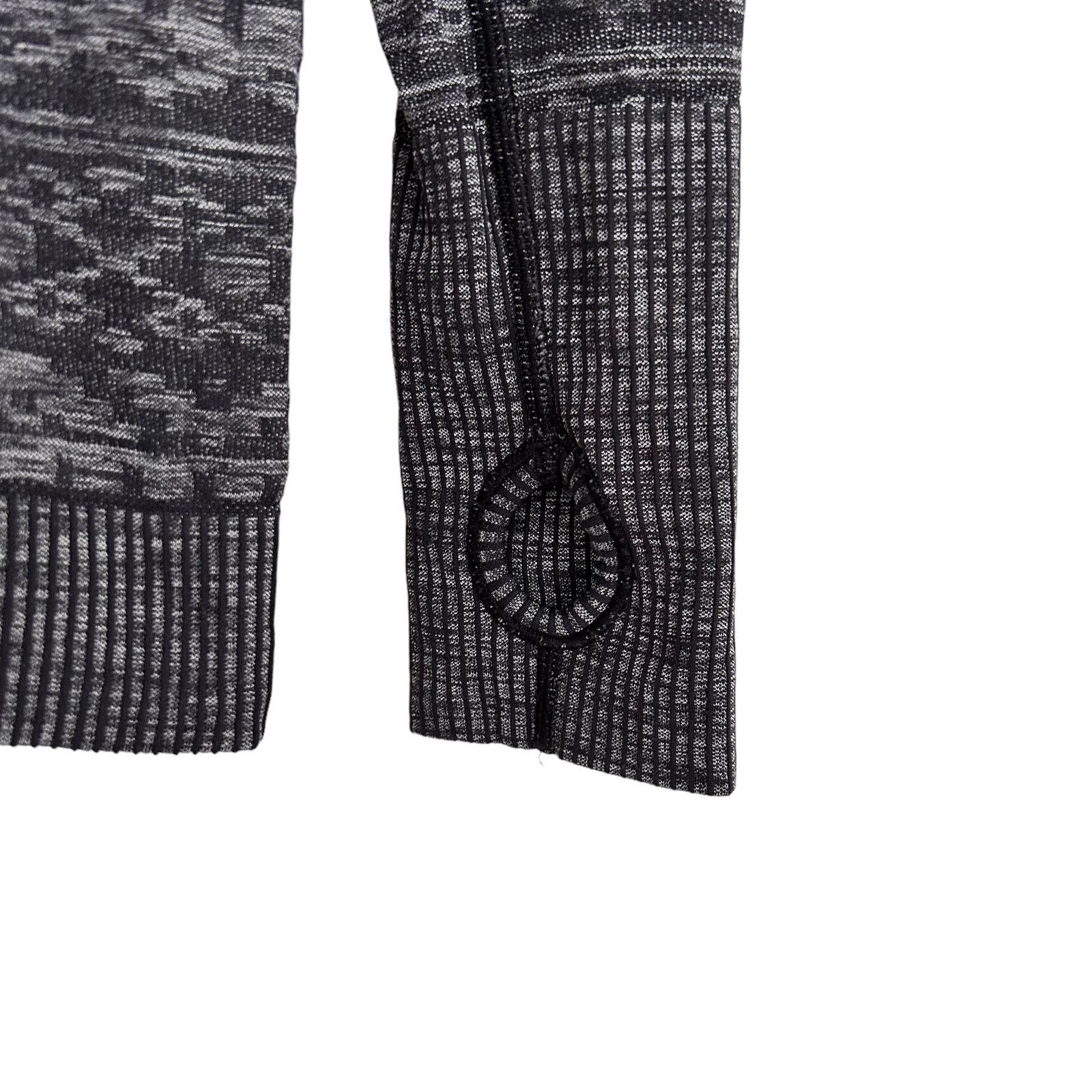 Lululemon Lululemon Gray Rest Less Long Sleeve Pullover Shirt Size S / US 4 / IT 40 - 2 Thumbnail