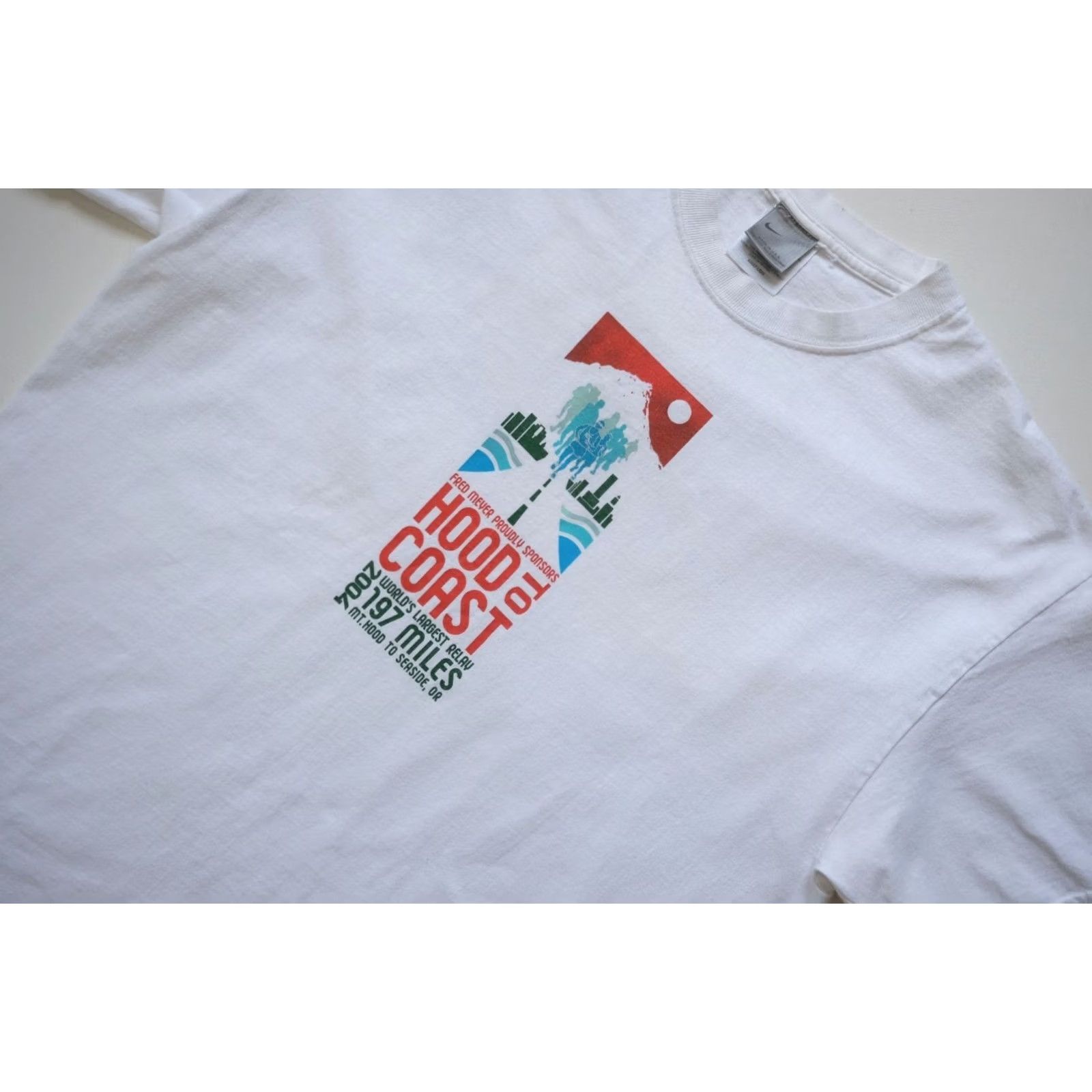 Nike VINTAGE Nike T-Shirt USA MADE HOOD TO COAST MARATHON GRAPHIC White Regular SZ L Mens Shirts 2000s Size US L / EU 52-54 / 3 - 5 Thumbnail