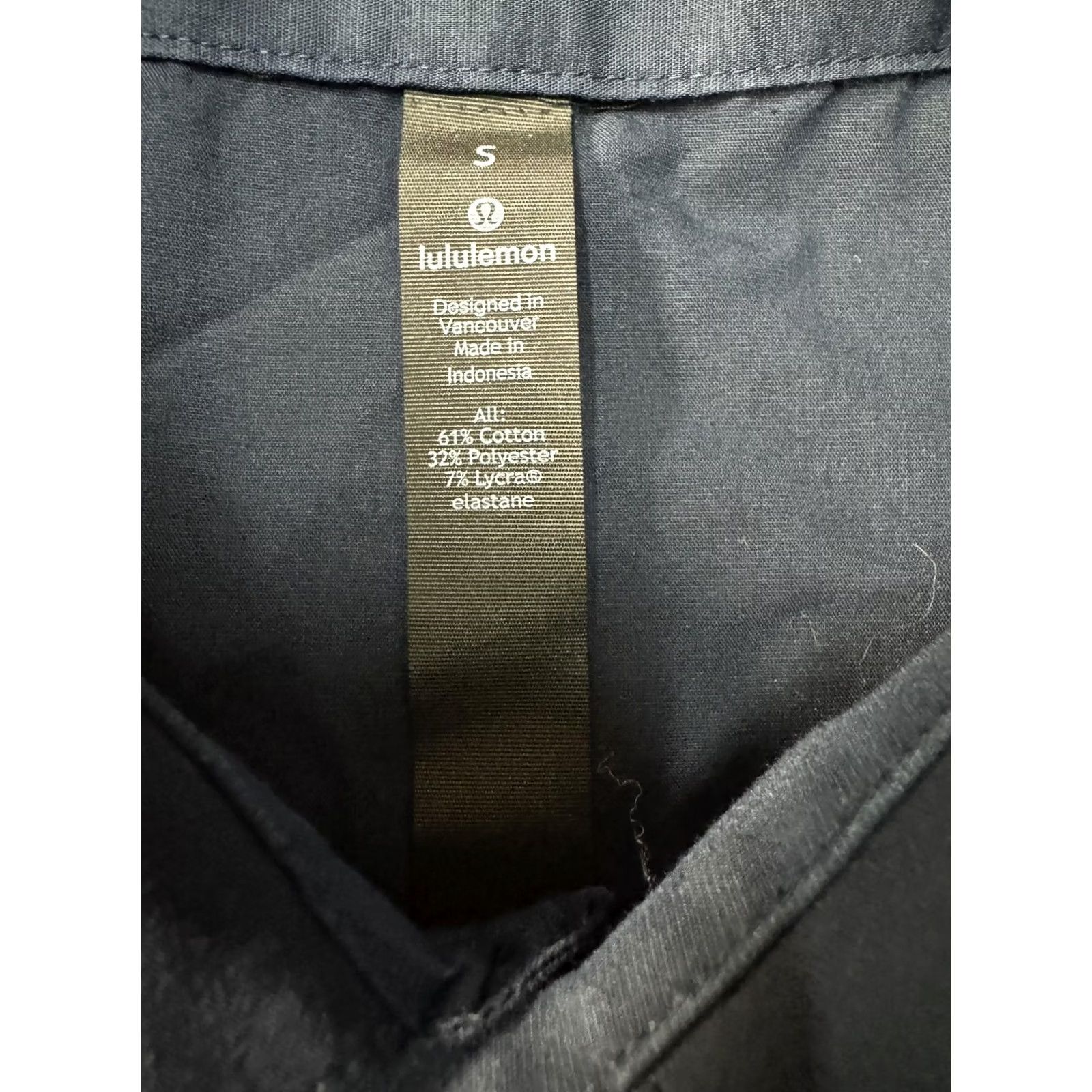 Lululemon VINTAGE Lululemon Shirt Mens Small Navy Blue Button Down Stretch Performance Long Sleeve Size US S / EU 44-46 / 1 - 3 Thumbnail