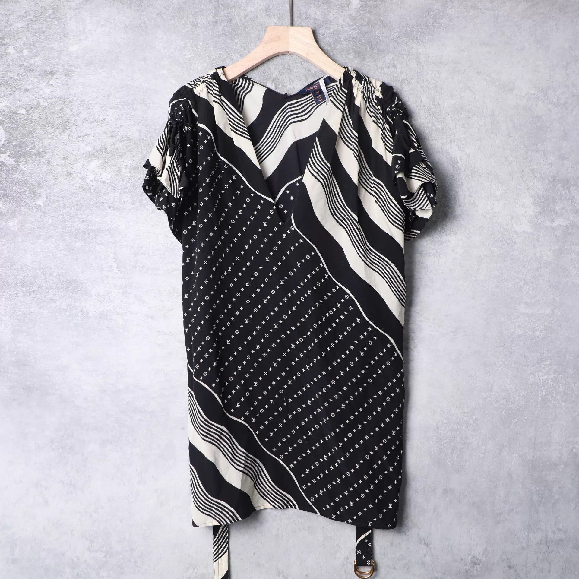 Louis Vuitton LV short sleeve tee 40 Size S / US 4 / IT 40 - 1 Thumbnail